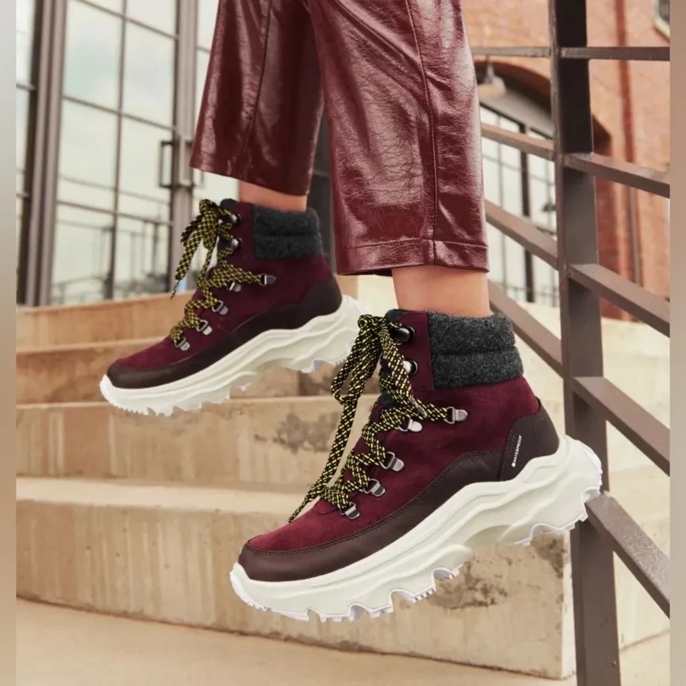 New Sorel Kinetic Breakthru Conquest Sneaker Boots- New Cinder/Bloodstone